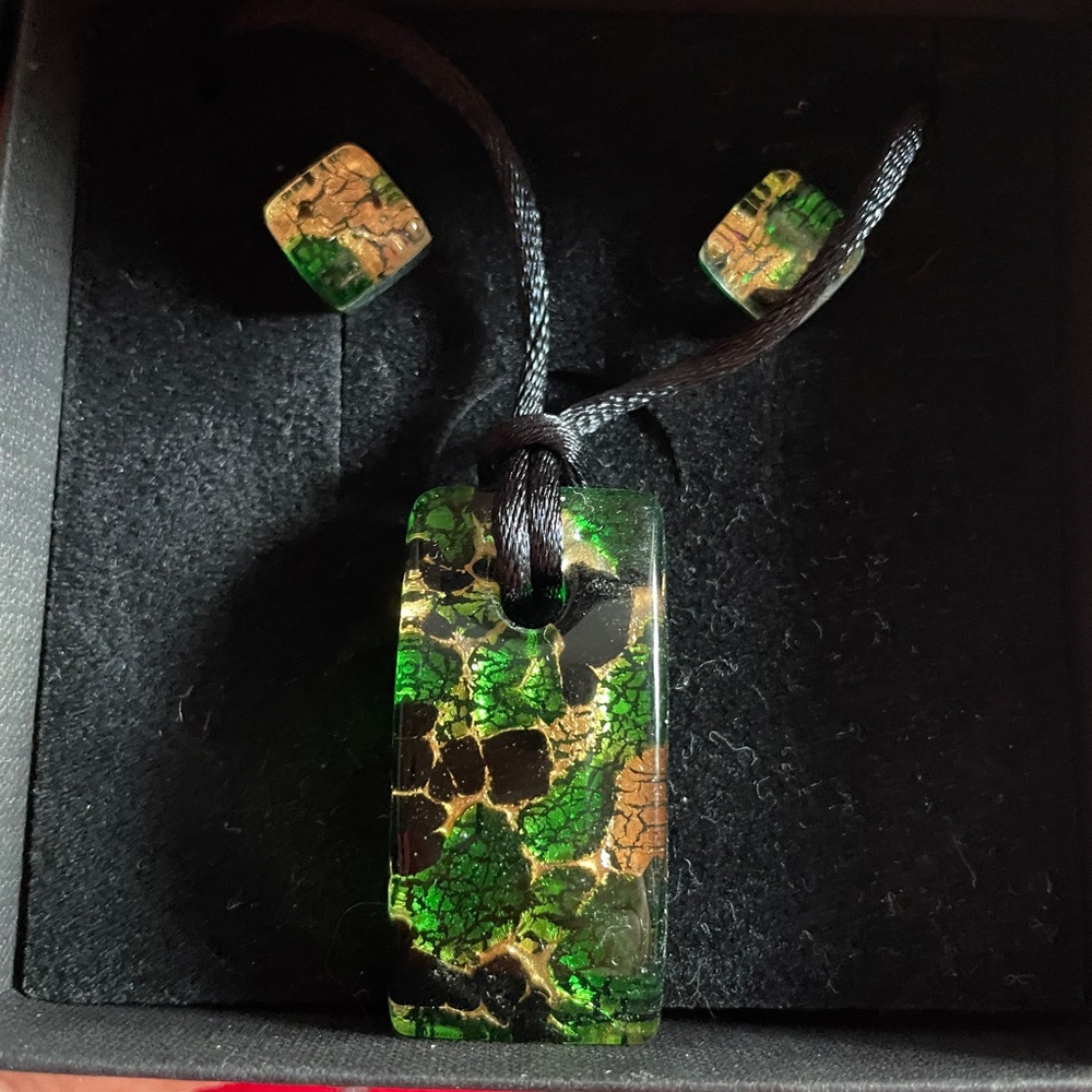 Murano glass Green and Black Pendant Necklace Set and spiral glass necklace.